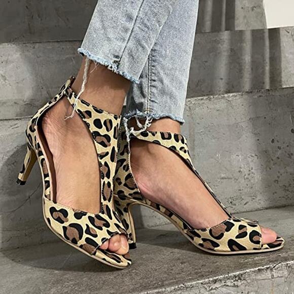 Heeled Sandals Womens Size 8 Peep Toe Pump Heel Leopard Print - Picture 3 of 14